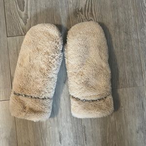 Extremely soft mittens with rhinestone!
